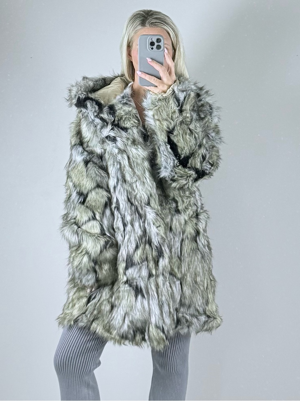 Hooded Faux Fur Coat in Gray-Tan